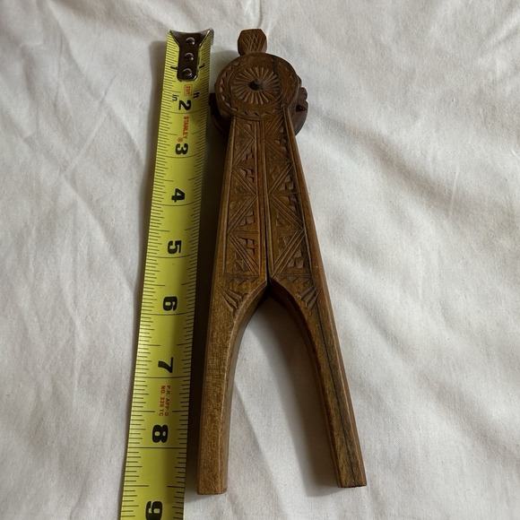 Vintage Scandinavian Chip Carved Walnut Nut Cracker c. 1935 - Picture 5 of 5
